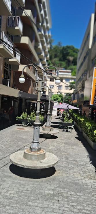 No Centro De *